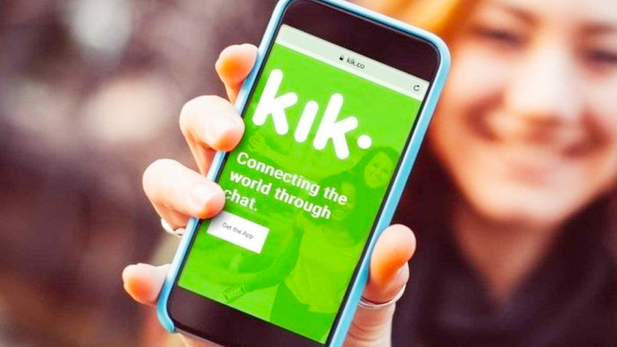 How do I get my Kik to not be stuck on “Connecting”?
